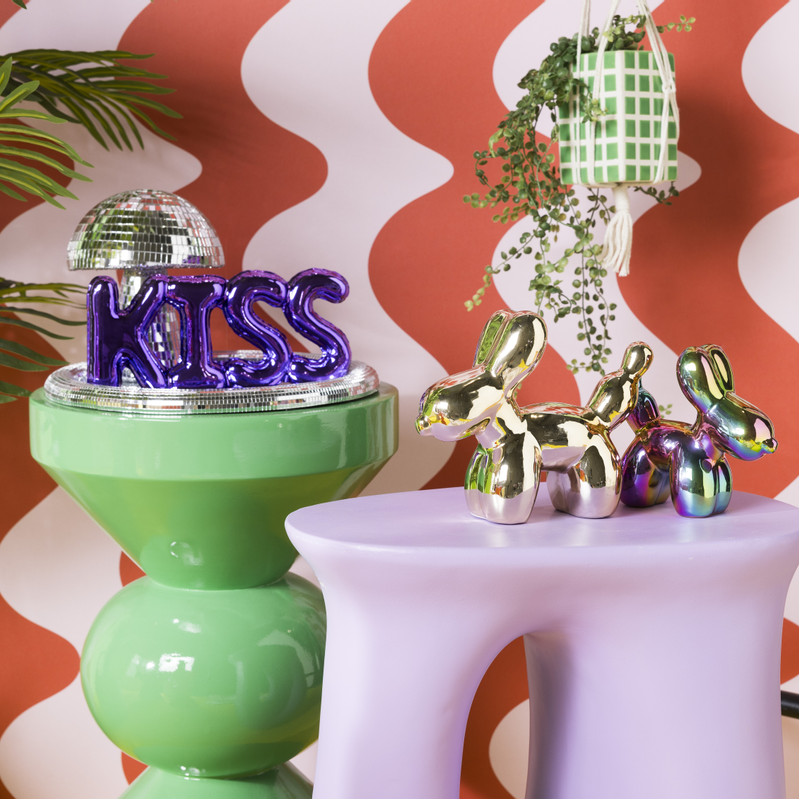 Kiss ballon ornament - paars metallic - 10.5x24x2.5 cm